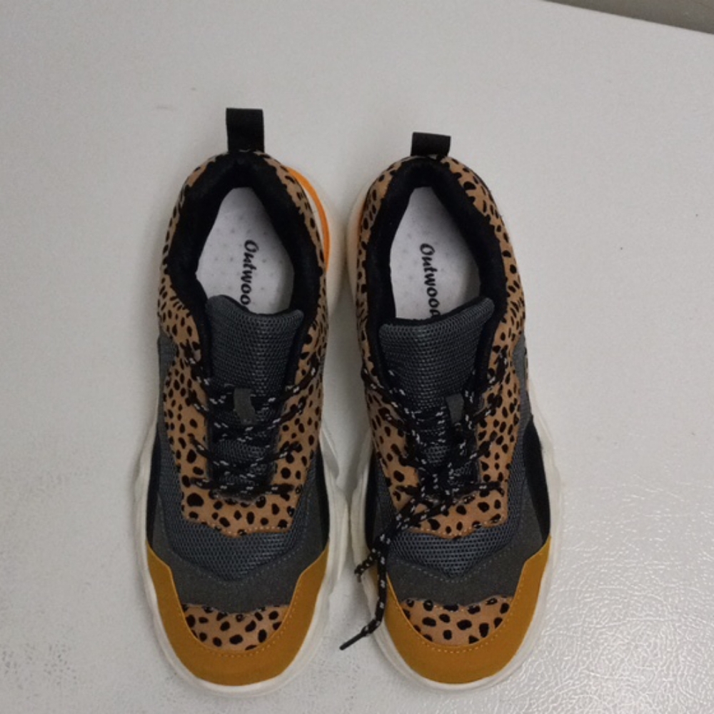 Outwoods tennis shoes